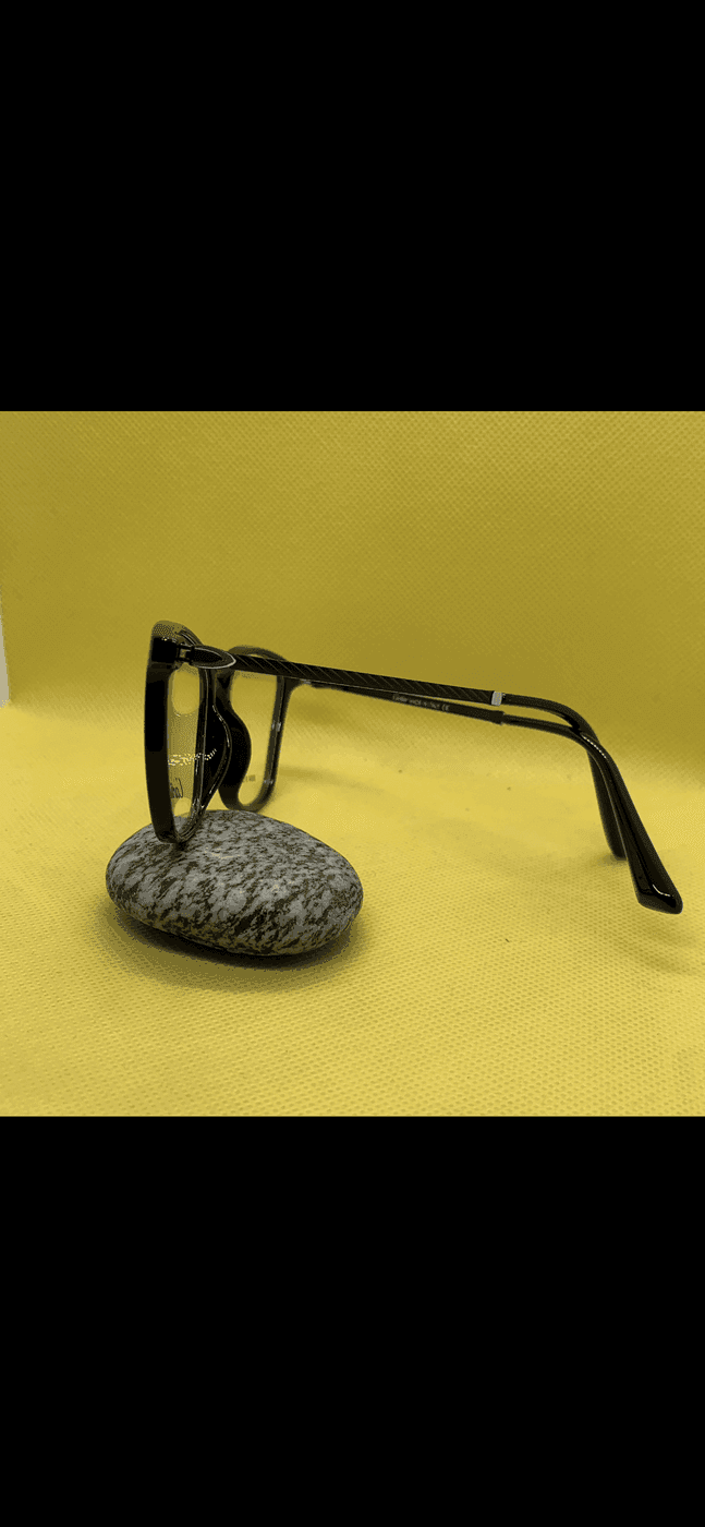 Classic Black Cat Eye Glasses – Bold Retro Frames with Sleek Metallic Temples thumbnail 3