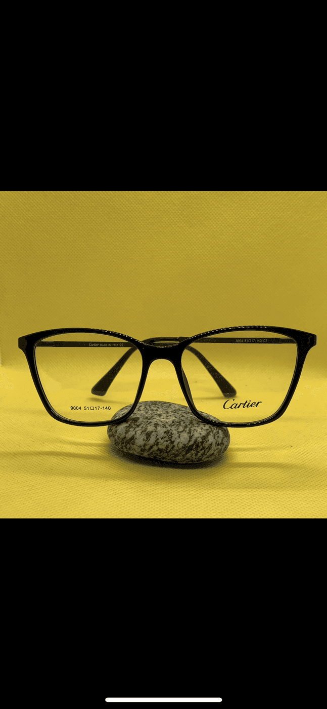 Classic Black Cat Eye Glasses – Bold Retro Frames with Sleek Metallic Temples thumbnail 4
