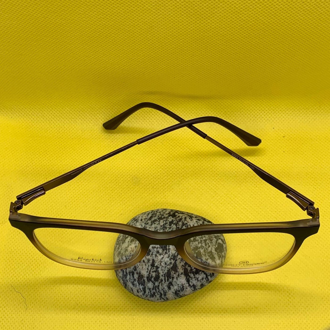 Gradient Wafer Shape Frame – Stylish Unisex Eyewear thumbnail 3