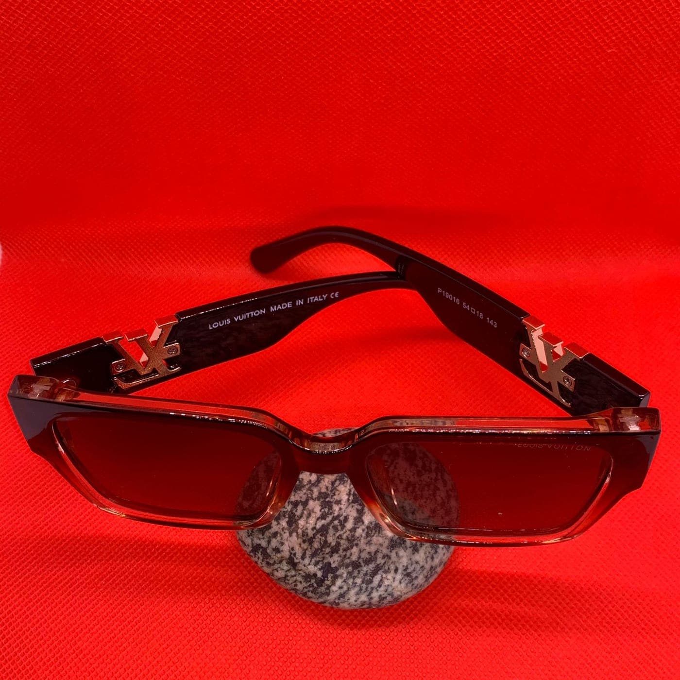 Louis Vuitton Square Gradient Sunglasses – Luxury Designer Eyewear thumbnail 3