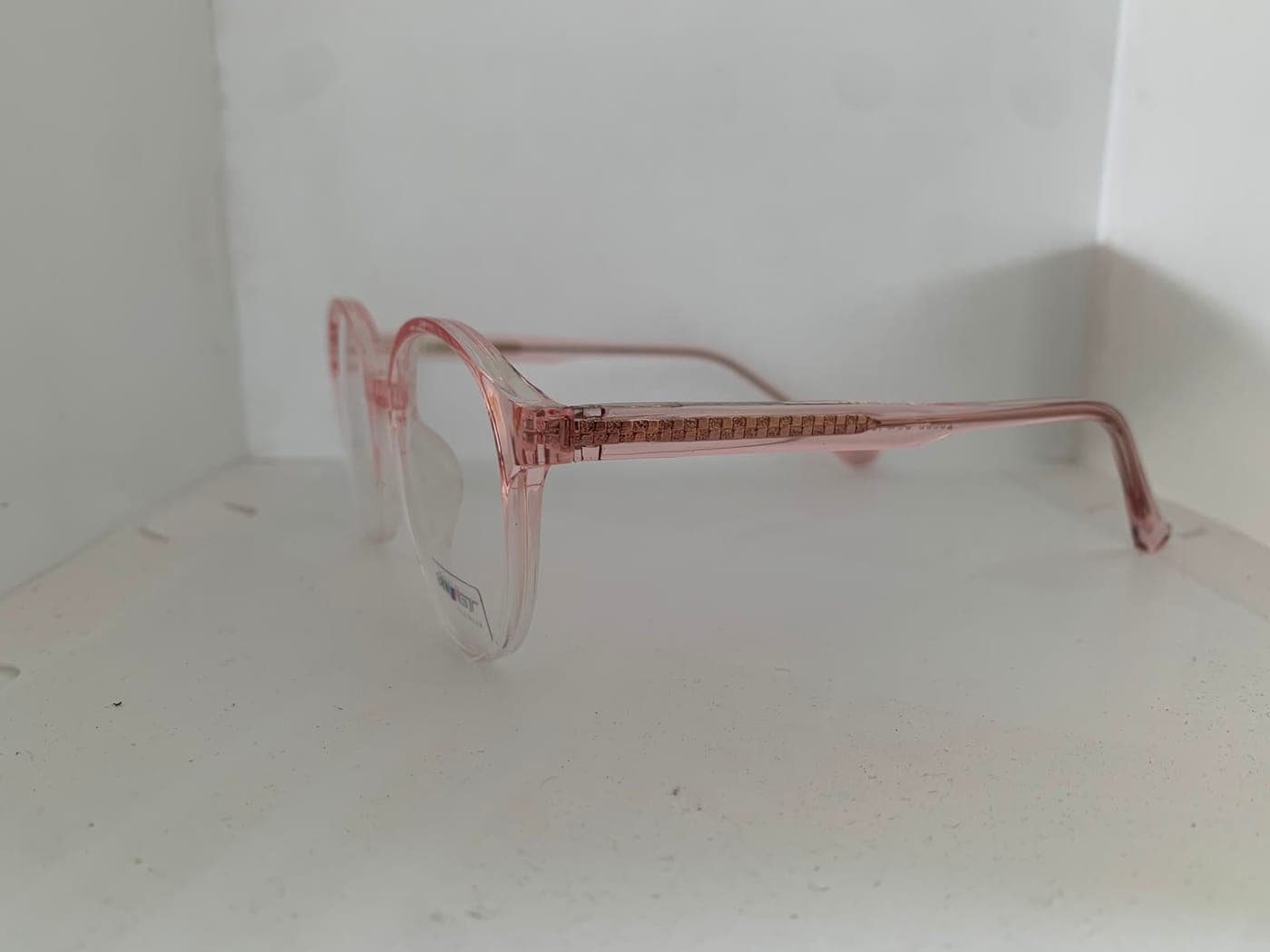 Pink Transparent Round Frame Eyeglasses Price in Pakistan thumbnail 3